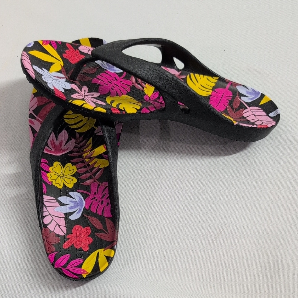 CROCS Black Sole Floral Sandals - Picture 6 of 9